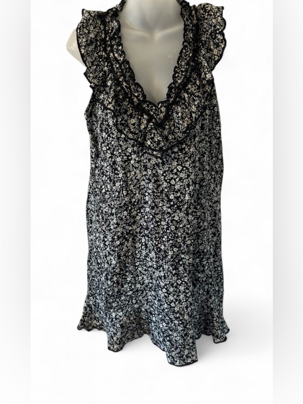 Universal Thread Black and White Floral Lace-Trim Chemise